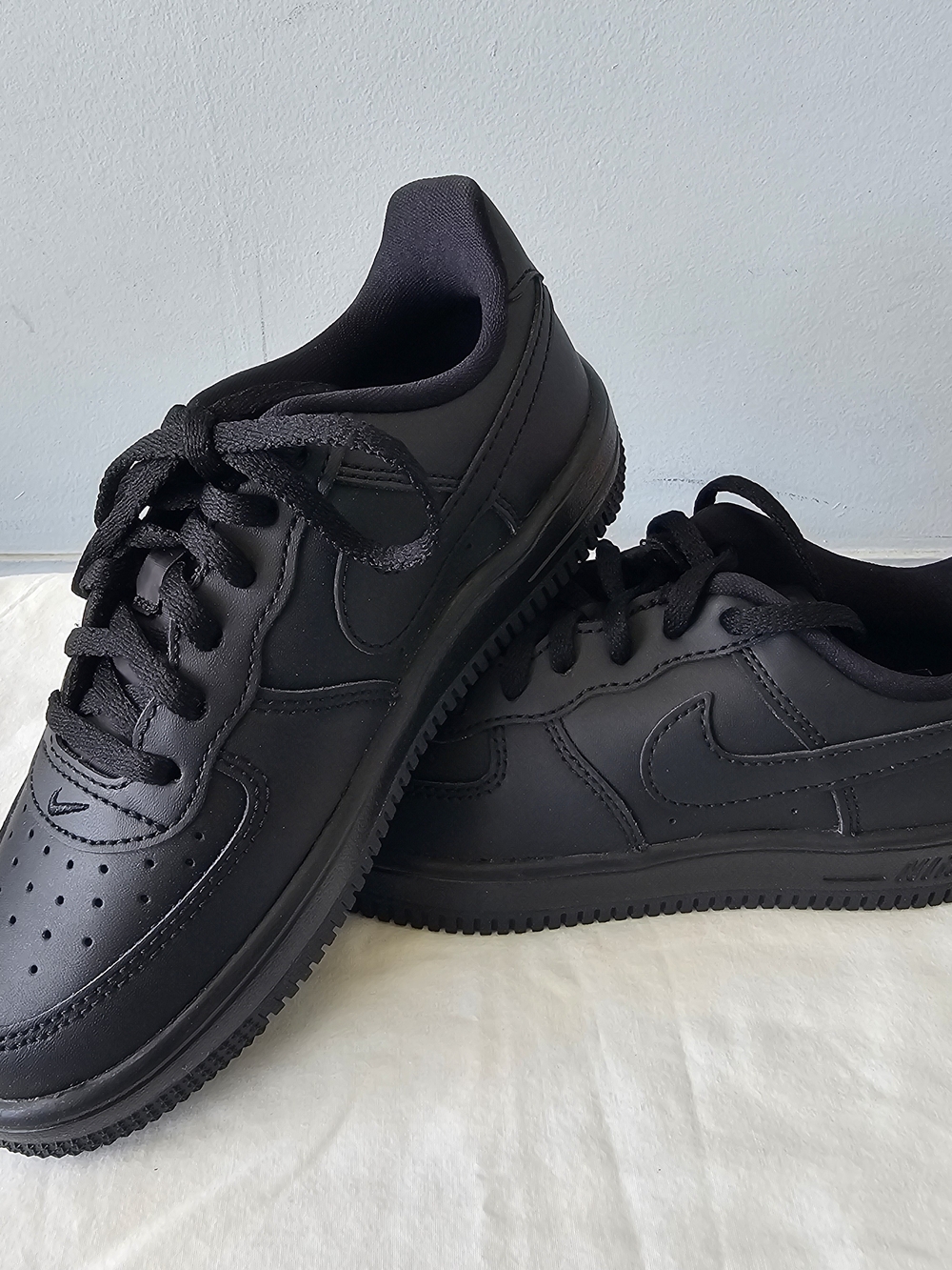 Triple Black" Nike  Force 1 Low Lace